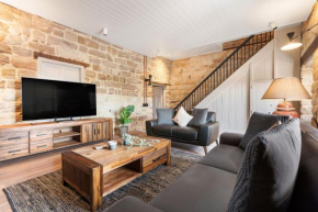 Iconic Luxury 5BR Home w/ Opera and Harbour view, Sydney